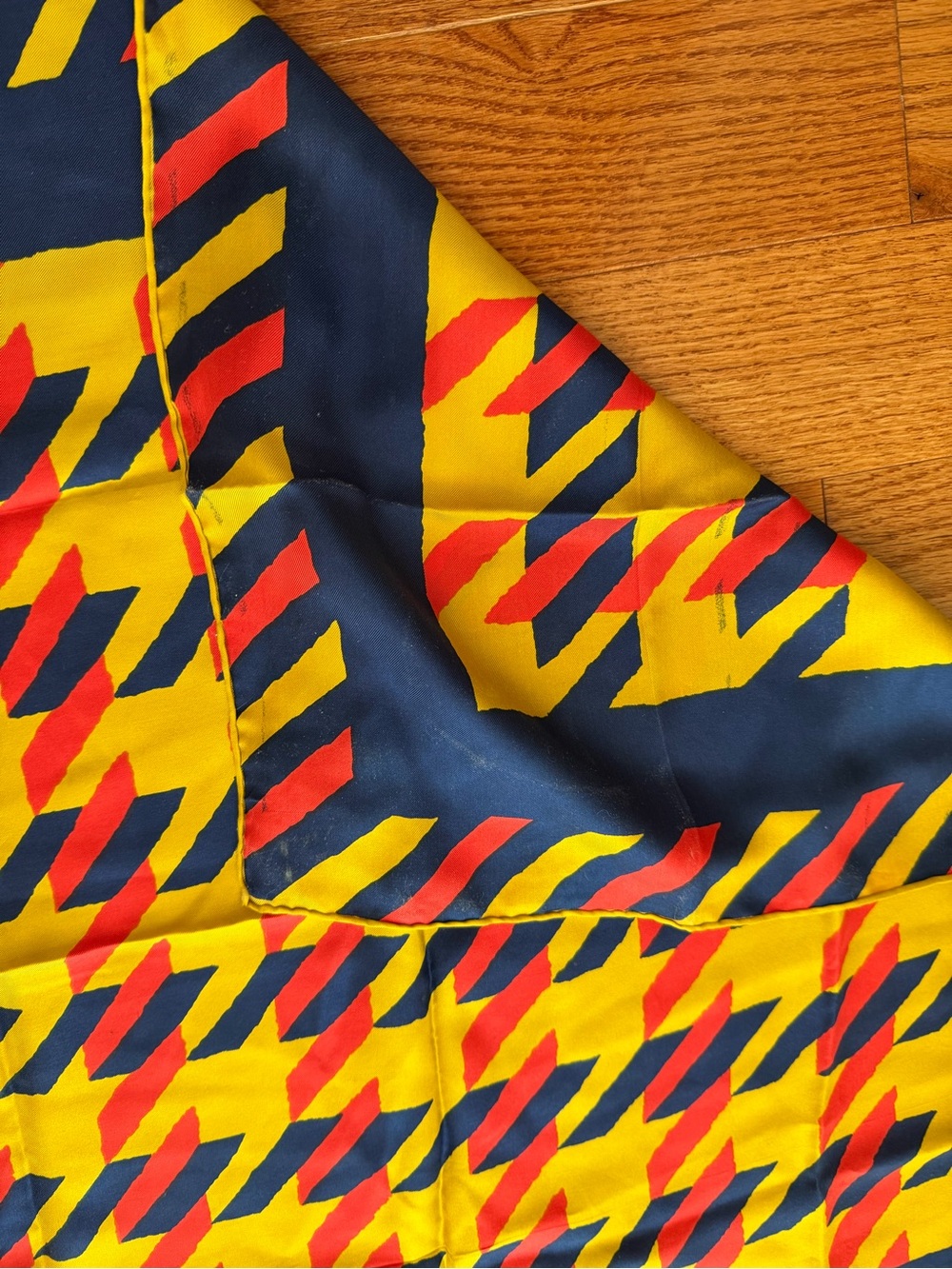 New Vtg Echo 100% silk scarf geometric pattern, Sz 26x26,5 - Picture 8 of 8